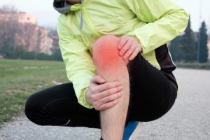 8 Surprisingly Effective Ways To Stop Runner's Knee Pain // Long Run Living
